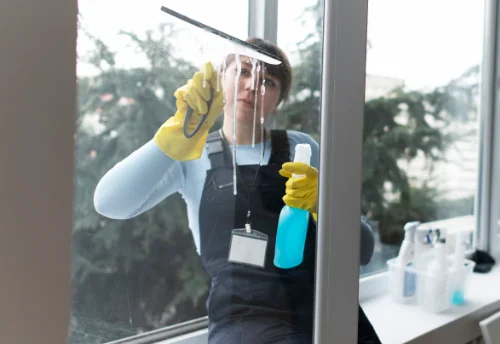 Nettoyage de vitres intérieures et extérieures à Condes